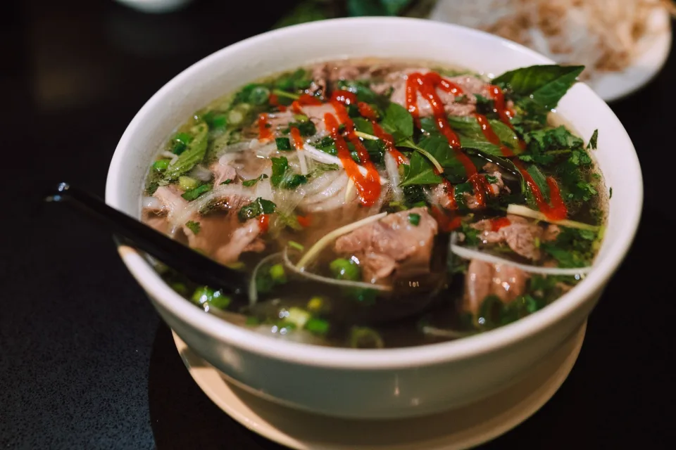 Nồi nước dùng hầm xương